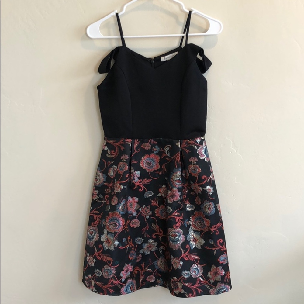 Black & floral party dress 💃🎉